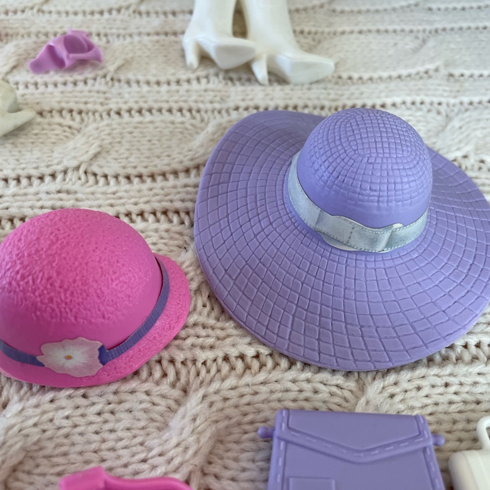 VTG 1980s Barbie accessory lot. 25 pcs: shoes/cowboy boots, purses, belts, bags - Picture 11 of 13